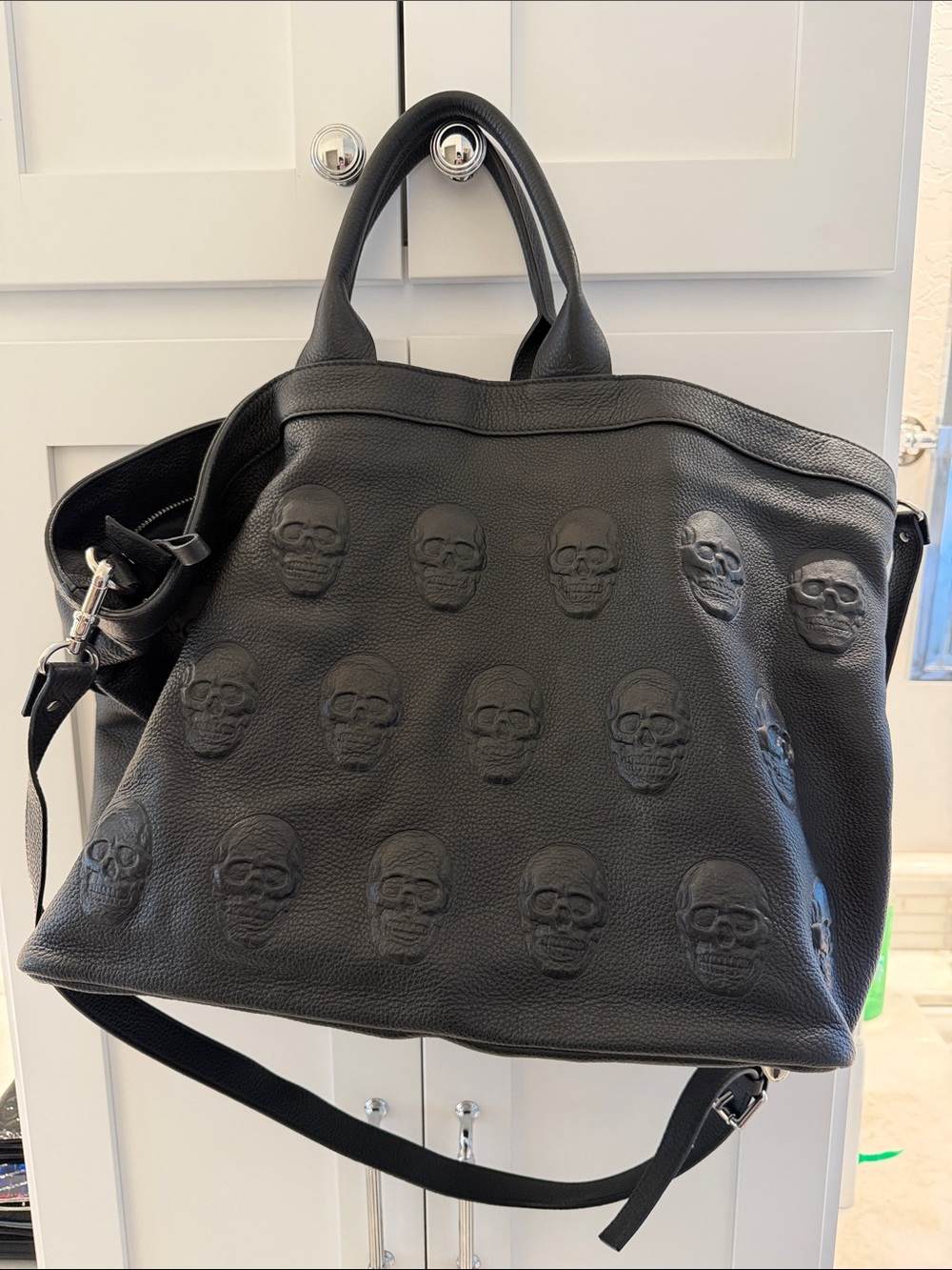 Iopelle black skull bag